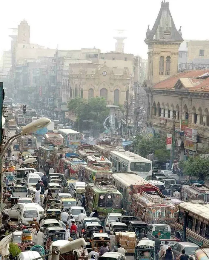 Обратная сторона прогресса: 18 фото, показывающих темную сторону мегаполисов