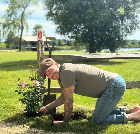 Звёздная осада: как Бекхэмы превратили свой дом в крепость и рассорились с соседями