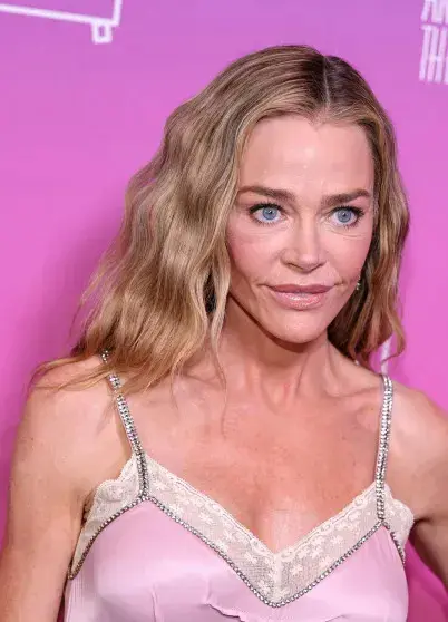 Дениз Ричардс показала новый образ после феноменальной пластики