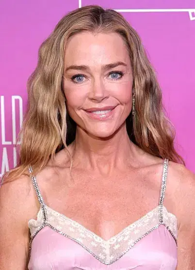 Дениз Ричардс показала новый образ после феноменальной пластики