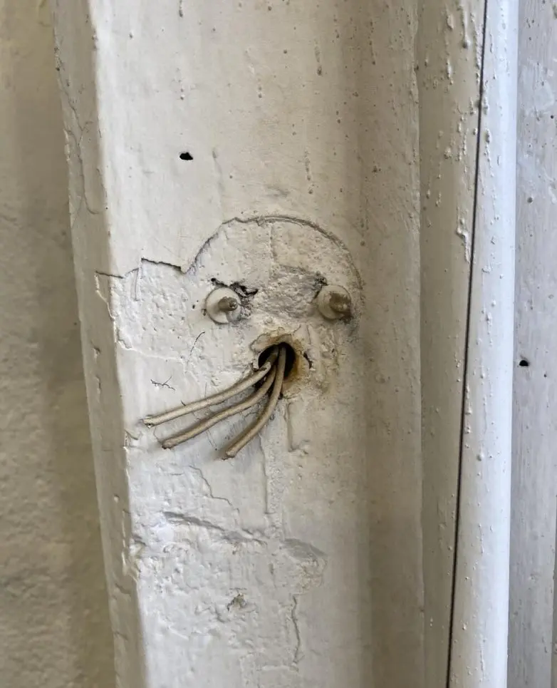 Ожившие предметы: когда обычные вещи смотрят на вас