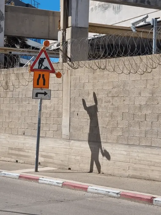 Ожившие предметы: когда обычные вещи смотрят на вас