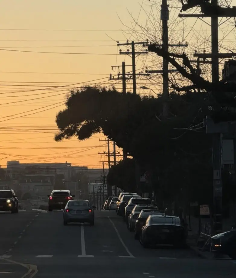 Ожившие предметы: когда обычные вещи смотрят на вас