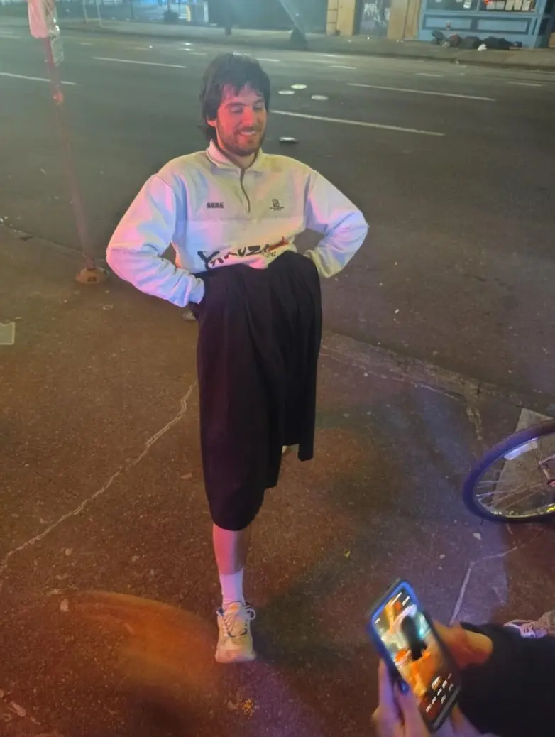 Когда реальность играет с нами в прятки: 20 фото с обманом зрения