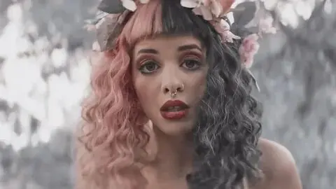 Мартинес выпустила альбом HADES — «треснувшее зеркало» современного мира