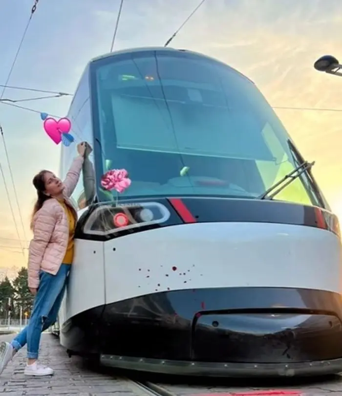 «Я вышла замуж за трамвай»: история женщины, влюблённой в общественный транспорт