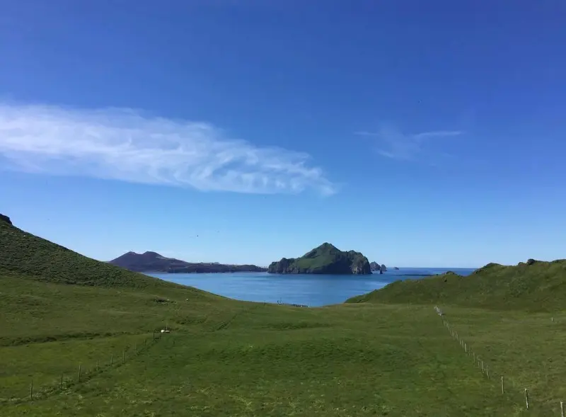 Тайна белого дома: кто на самом деле живёт на самом одиноком острове Исландии