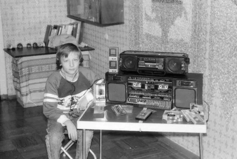 Архивные кадры 90-х: как жила эпоха перемен