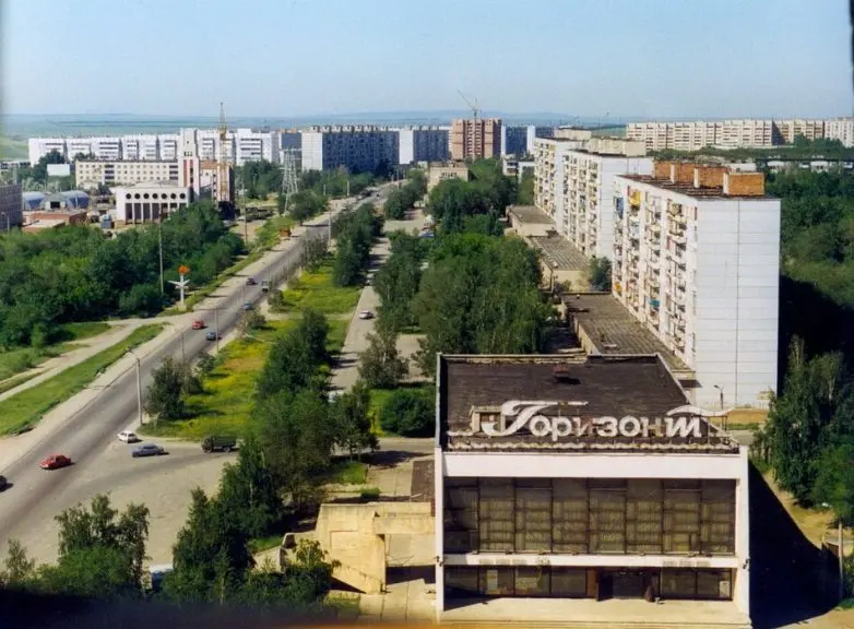 Архивные кадры 90-х: как жила эпоха перемен