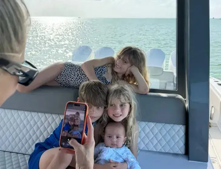 Энрике Иглесиас показал, как его трёхмесячный сын учится ходить