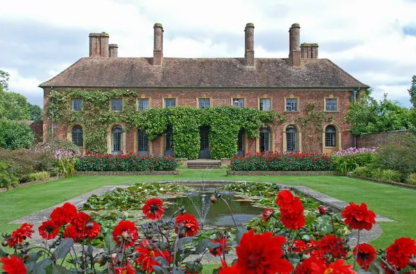 Баррингтон-Корт: шедевр садового искусства от Гертруды Джекилл