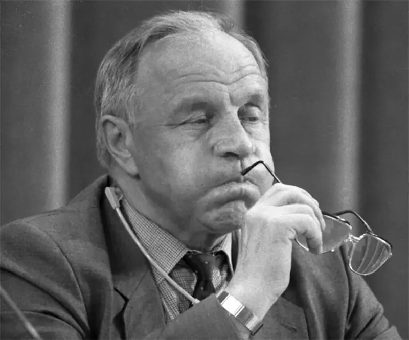 Легенды экрана: архивные портреты и истории советских звёзд