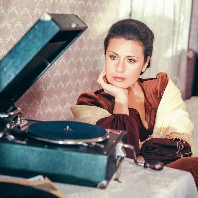 Легенды экрана: архивные портреты и истории советских звёзд