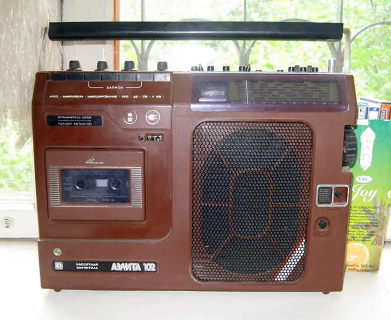 Инженерный шедевр позднего СССР: что скрывала внутри магнитола Аэлита-102