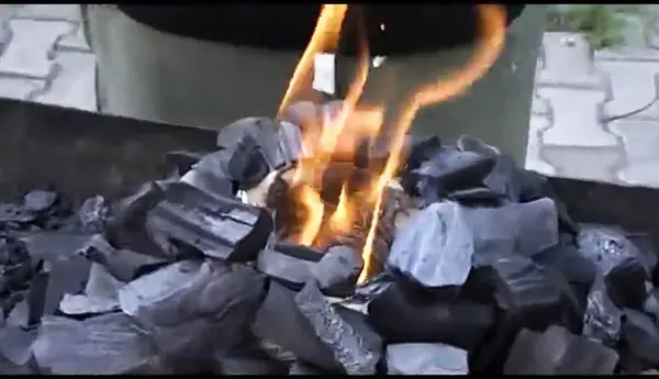 Гениальный способ разжечь угли без жидкости для розжига