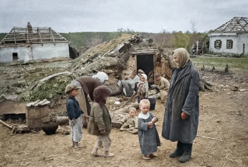 Жители разрушенного села в Украине