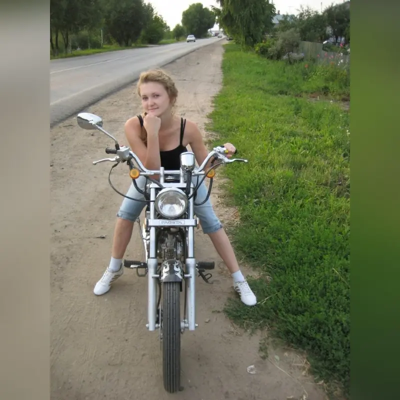 Девушка с улыбкой