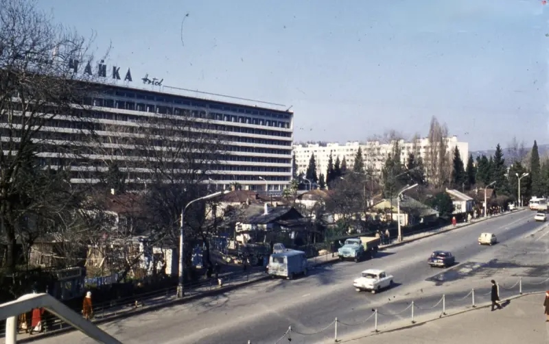 Железнодорожный вокзал Сочи 1974