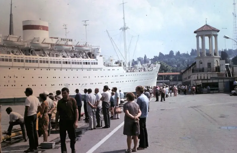 Теплоход Россия в порту Сочи