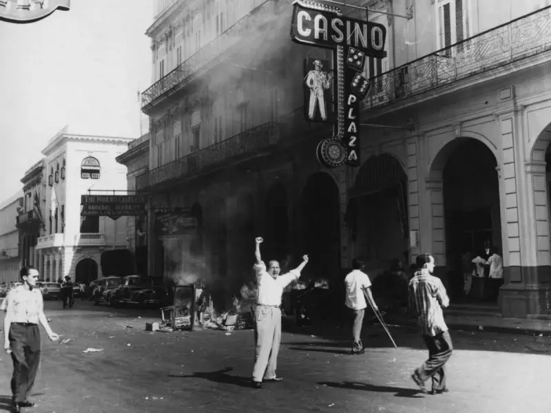 Кубинцы громят казино после революции