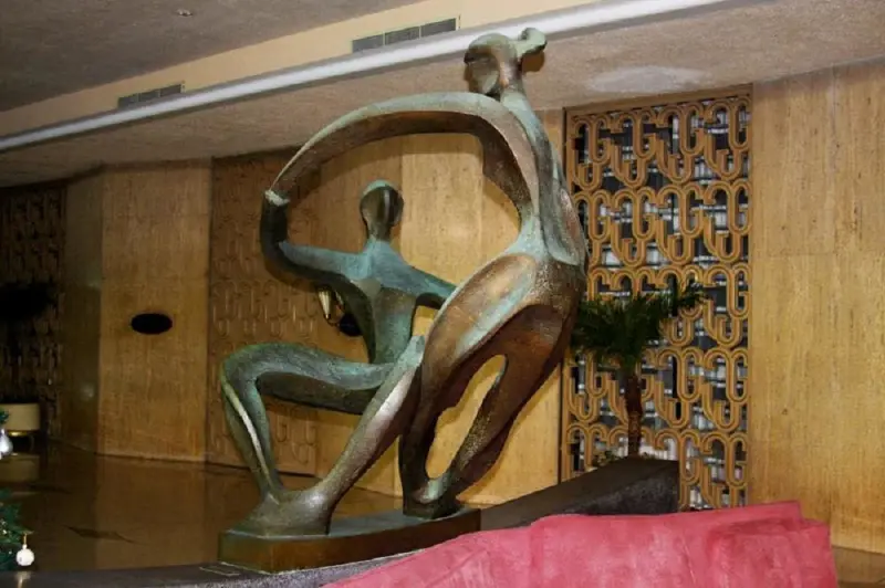 Скульптура Кубинский ритм в отеле Riviera