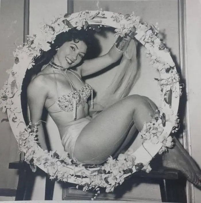 Танцовщица кабаре Гладис Зискай