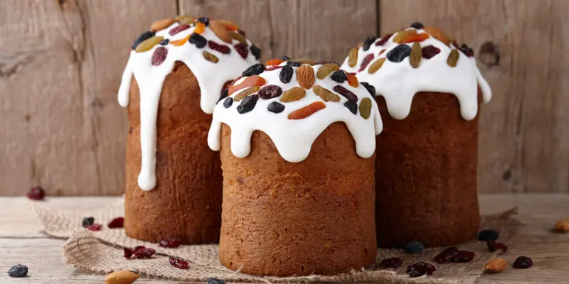 Куличи с сухофруктами и орехами