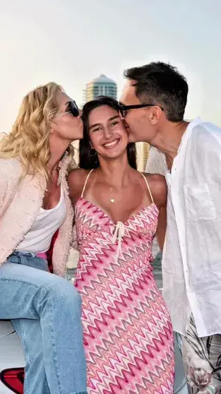 14-летняя дочь Кристины Орбакайте предстала в образе юной модели