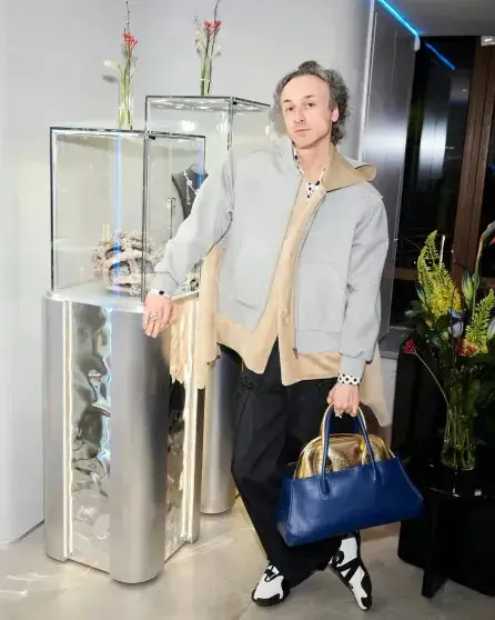 Звездный десант на открытии выставки Rushev: Родригез с Кабак, Водонаева в розовой шубе