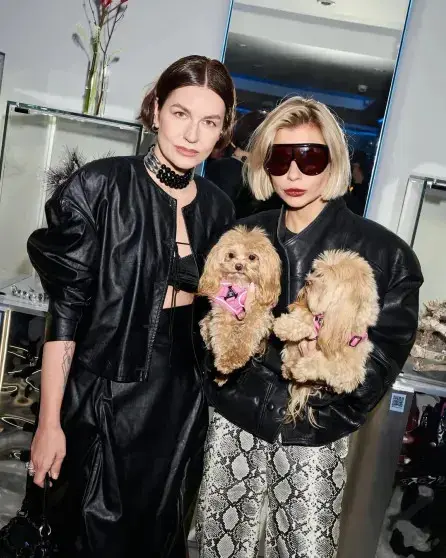 Звездный десант на открытии выставки Rushev: Родригез с Кабак, Водонаева в розовой шубе