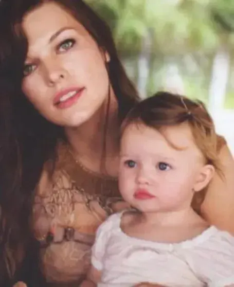 Эвер Андерсон: новая звезда кино и моды в откровенной фотосессии