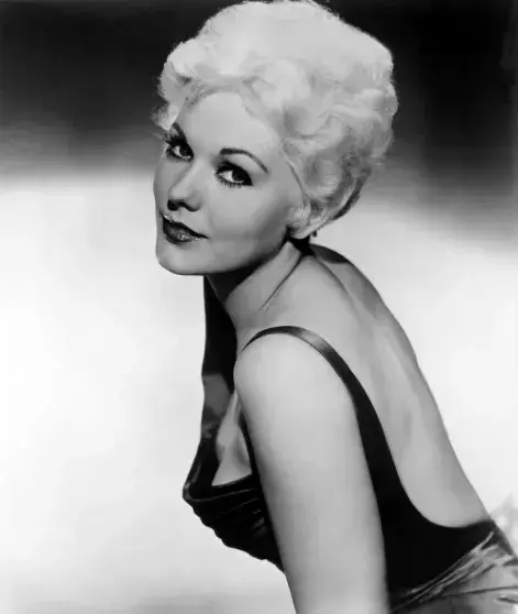 «Она не сможет сыграть меня»: Ким Новак выступила против Сидни Суини