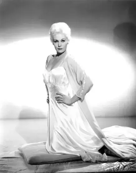 «Она не сможет сыграть меня»: Ким Новак выступила против Сидни Суини