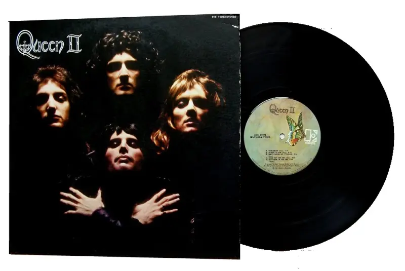 Queen подали в суд из-за культовой обложки альбома