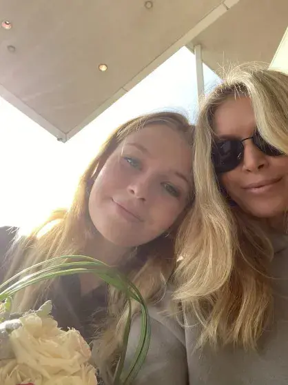 «Моей малышке 25 лет»: Вера Брежнева показала редкие фото с повзрослевшей дочерью