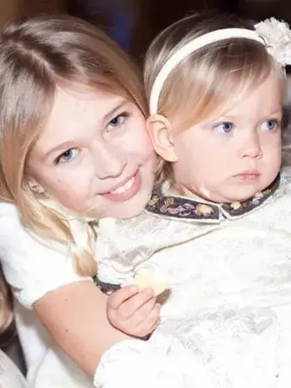 «Моей малышке 25 лет»: Вера Брежнева показала редкие фото с повзрослевшей дочерью