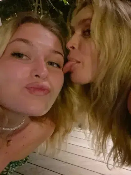 «Моей малышке 25 лет»: Вера Брежнева показала редкие фото с повзрослевшей дочерью