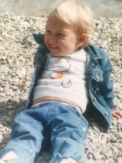 «Моей малышке 25 лет»: Вера Брежнева показала редкие фото с повзрослевшей дочерью