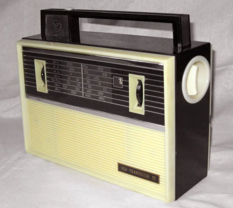 Инженеры завода ВЭФ