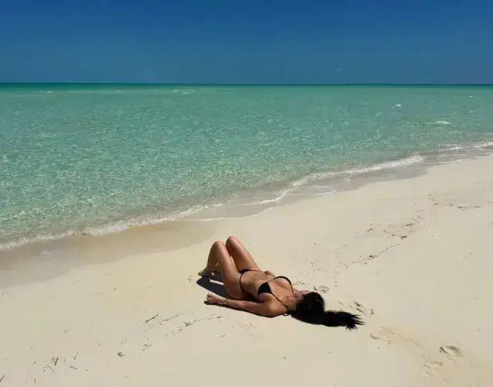 Кайли Дженнер и Тимоти Шаламе отдыхают на уединённом острове