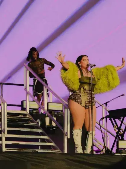 Нелли Фуртадо вышла в свет после сенсационного заявления об уходе со сцены