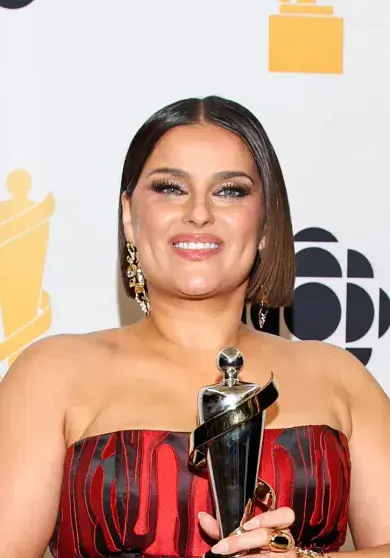 Нелли Фуртадо вышла в свет после сенсационного заявления об уходе со сцены