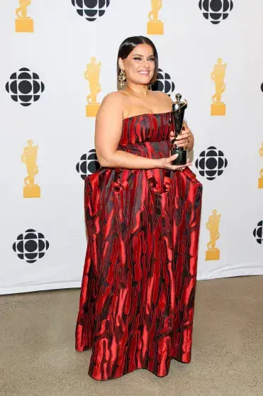 Нелли Фуртадо вышла в свет после сенсационного заявления об уходе со сцены