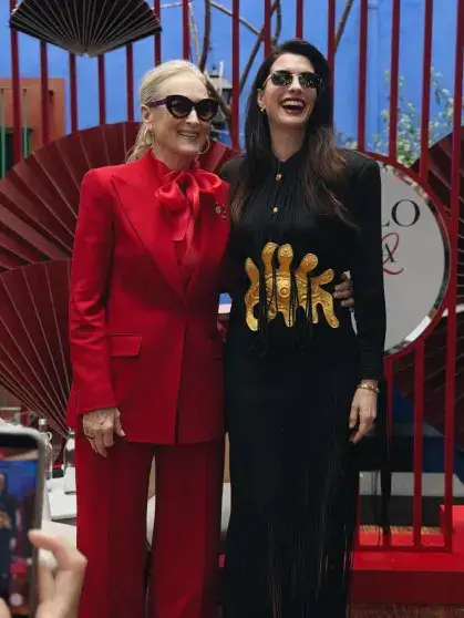 Звёзды вернулись: Стрип и Хэтэуэй представили сиквел "Дьявол носит Prada" в Мехико