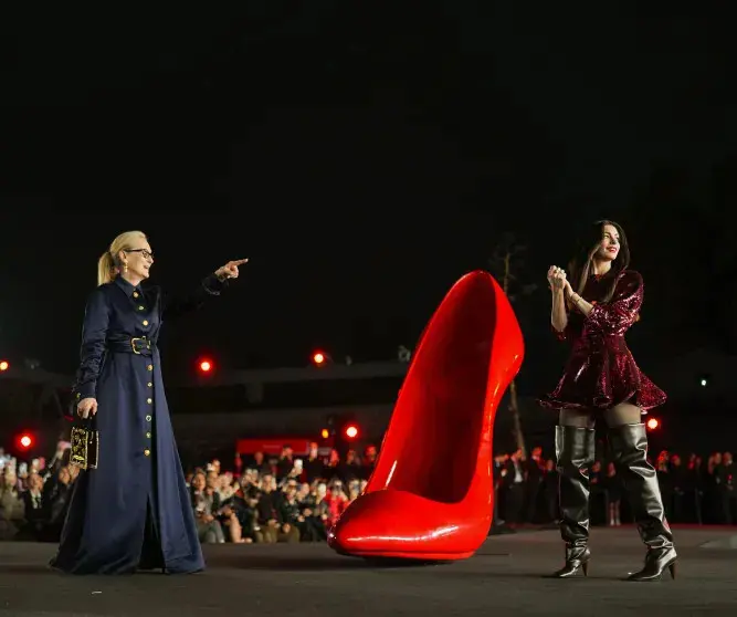 Звёзды вернулись: Стрип и Хэтэуэй представили сиквел "Дьявол носит Prada" в Мехико