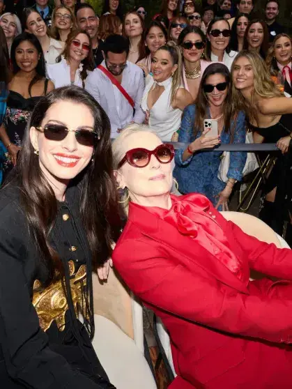 Звёзды вернулись: Стрип и Хэтэуэй представили сиквел "Дьявол носит Prada" в Мехико