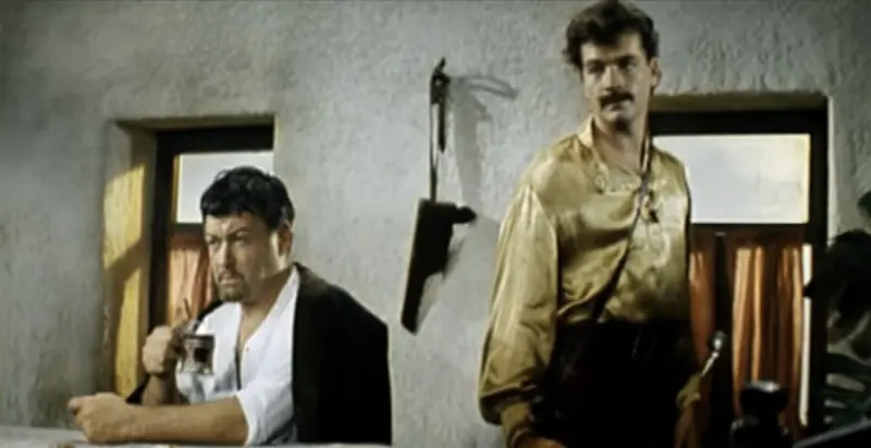 Сцена из фильма Неуловимые мстители