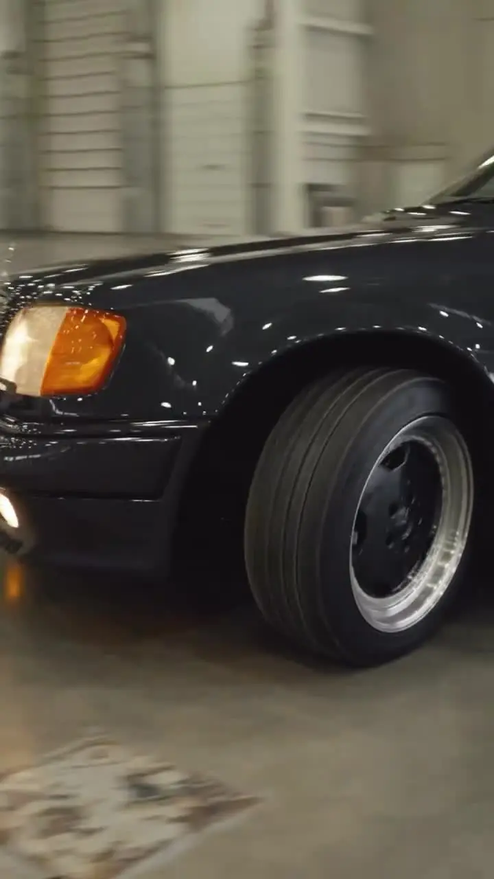 Тимур Юнусов (Тимати) пополнил коллекцию редким Mercedes-Benz W124 AMG Жемчужина коллекции: Тимати показал редчайший Mercedes-Benz W124 AMG с пробегом 2800 км