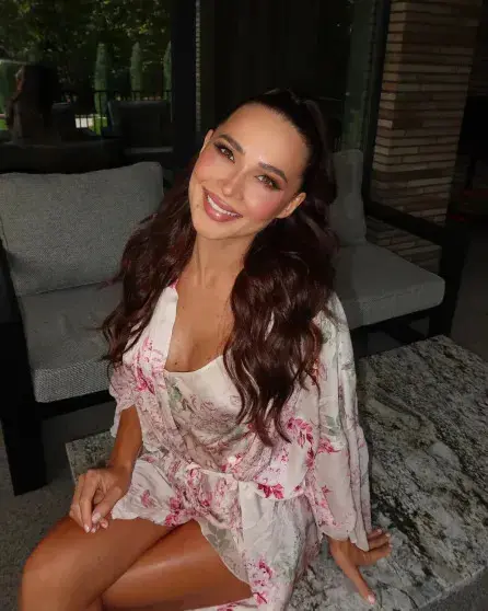 Лерчек сама рассчиталась с долгом в 175 миллионов, заявил её избранник