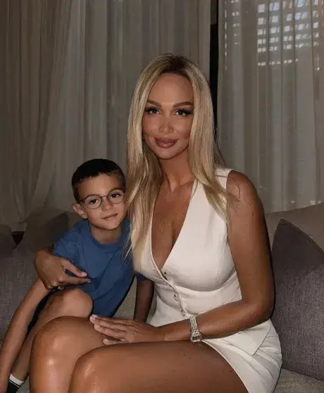 Виктория Лопырёва вернулась в Россию с сыном и рассказала о его успехах